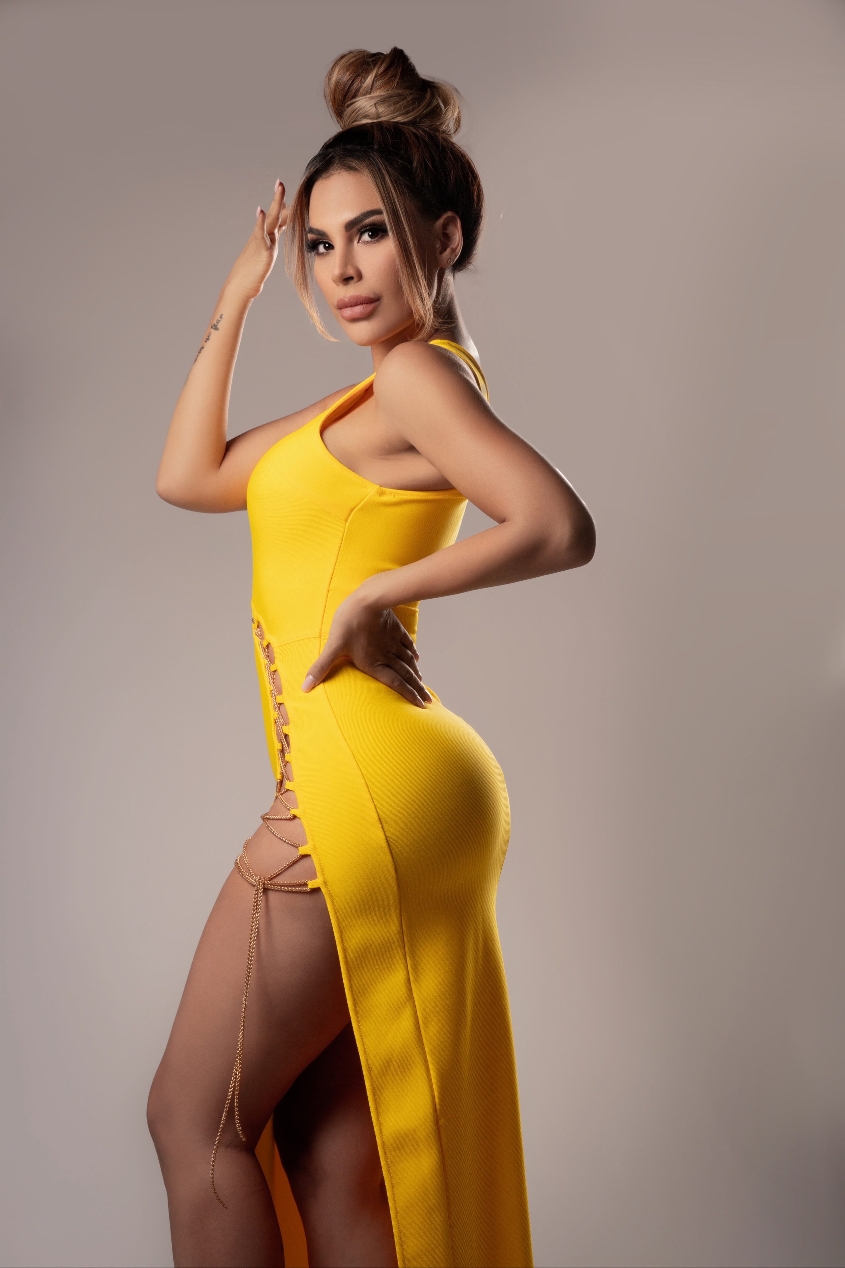 Tefi Valenzuela Portrait - Peruvian Singer and Speaker